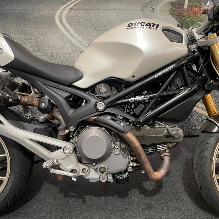 2009 DUCATI MONSTER 1100 S White