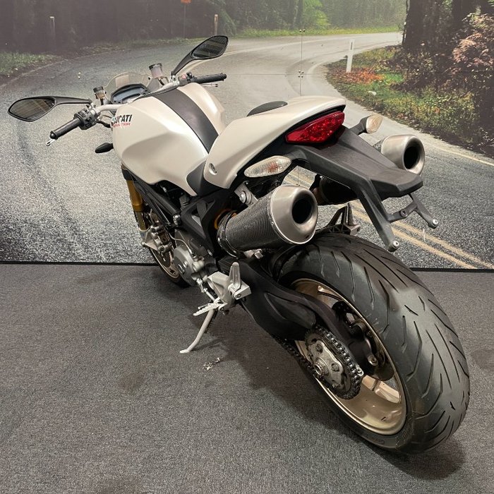 2009 DUCATI MONSTER 1100 S White