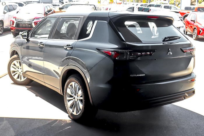 2026 Mitsubishi Outlander ES