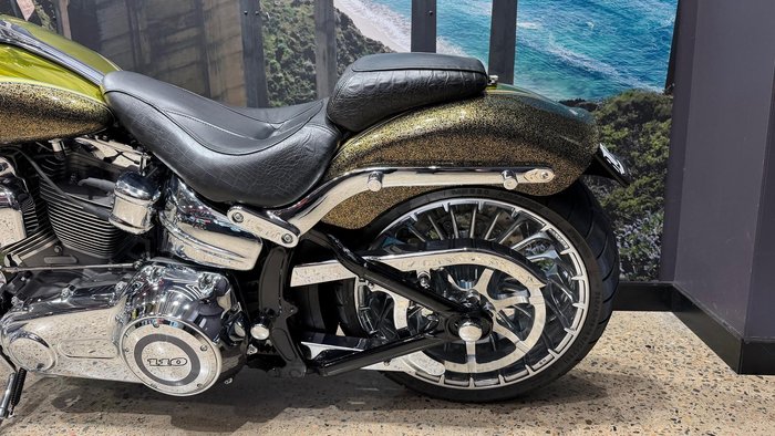 2013 Harley-Davidson CVO Breakout (FXSBSE) CVO Gold
