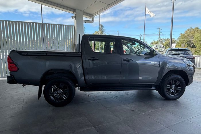 2024 Toyota Hilux SR