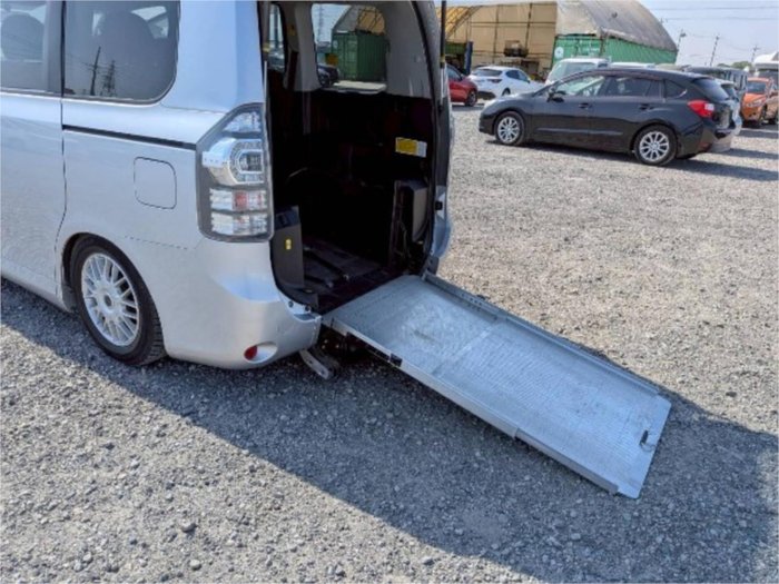 2012 Toyota Voxy