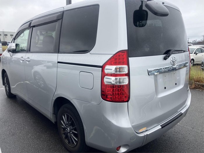 2011 Toyota Noah