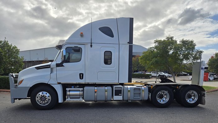2021 Freightliner Cascadia 126 WHITE