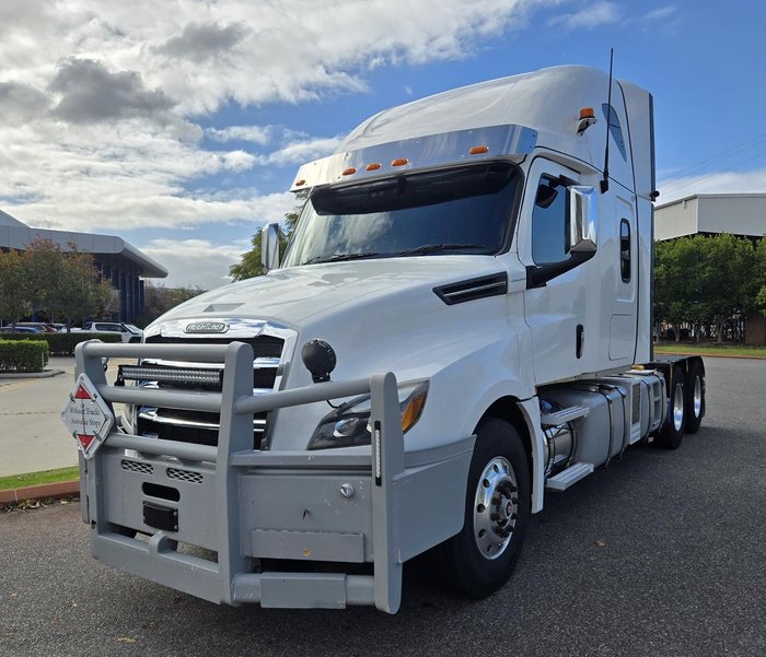 2021 Freightliner Cascadia 126 WHITE
