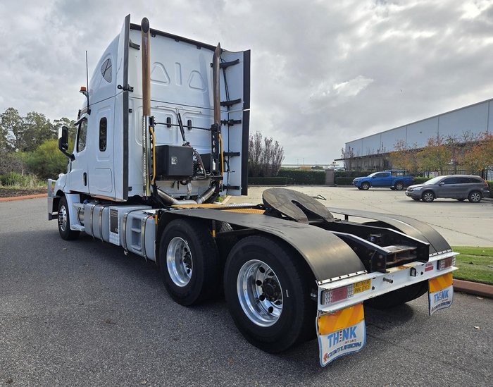 2021 Freightliner Cascadia 126 WHITE