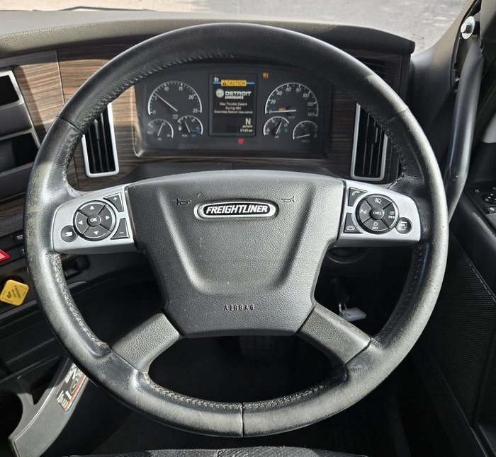 2021 Freightliner Cascadia 126 WHITE