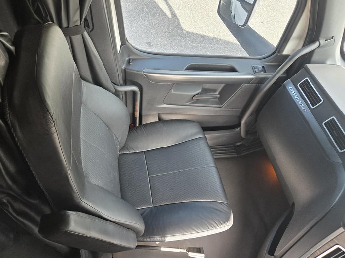 2021 Freightliner Cascadia 126 WHITE