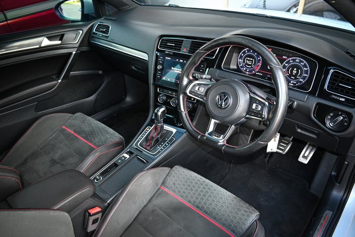 2017 Volkswagen Golf GTI Performance Edition 1
