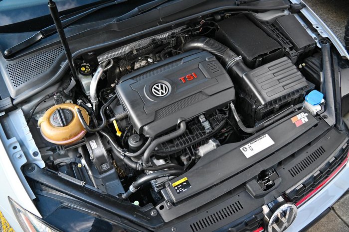 2017 Volkswagen Golf GTI Performance Edition 1
