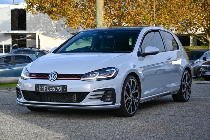 2017 Volkswagen Golf GTI Performance Edition 1