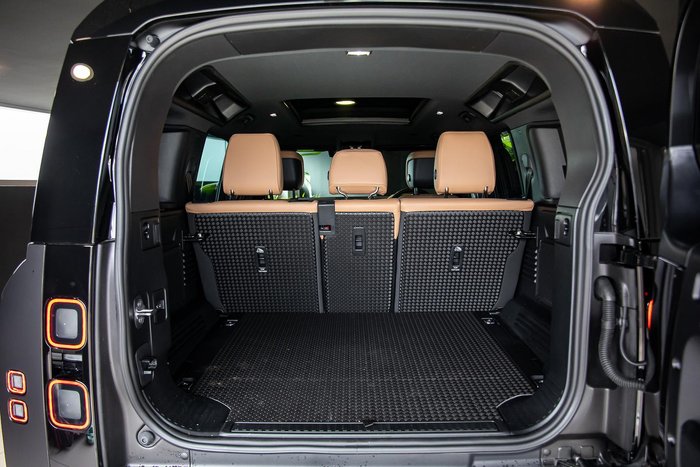 2025 Land Rover Defender 110 D350 X-Dynamic HSE