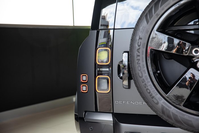 2025 Land Rover Defender 110 D350 X-Dynamic HSE