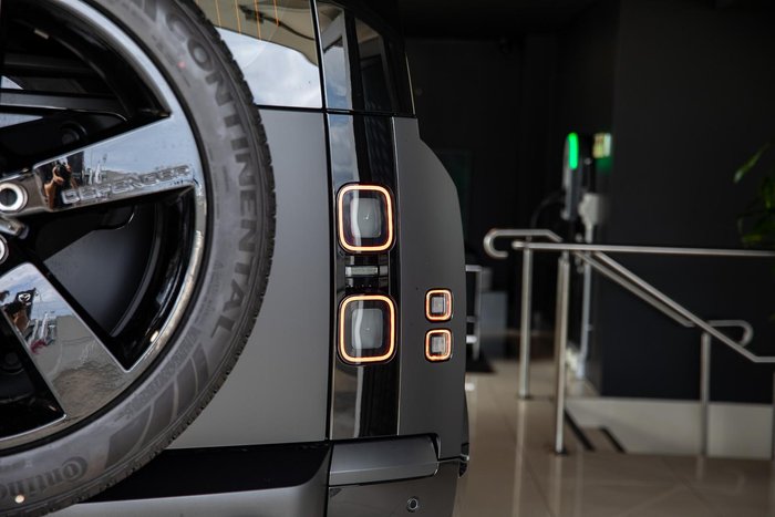 2025 Land Rover Defender 110 D350 X-Dynamic HSE