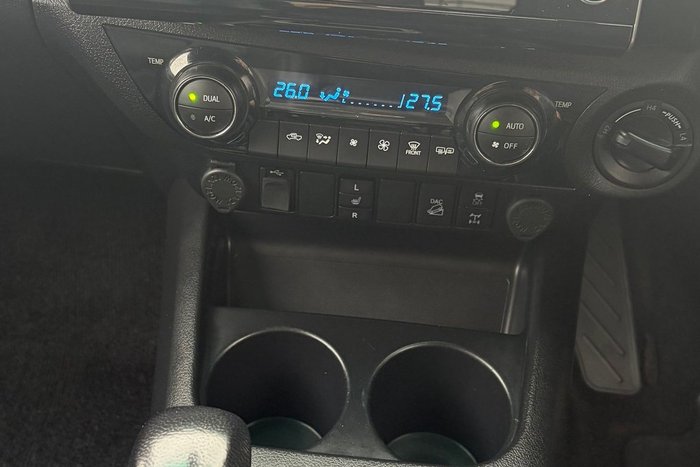 2021 Toyota Hilux SR5