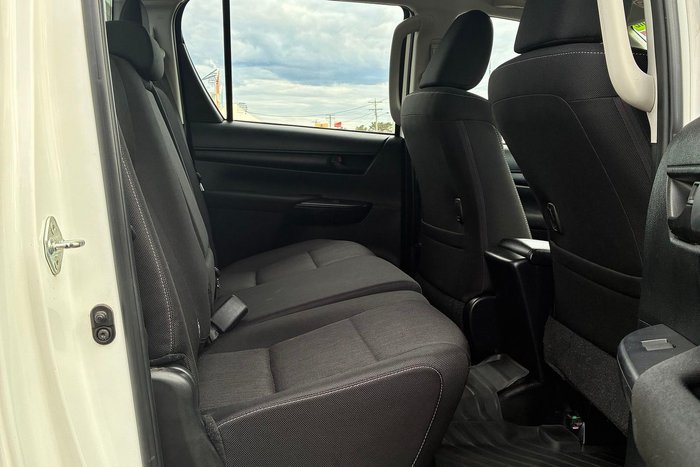 2023 Toyota Hilux SR