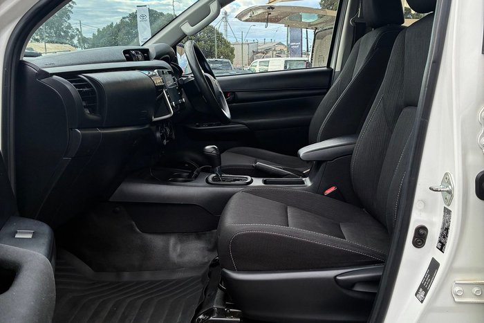2023 Toyota Hilux SR