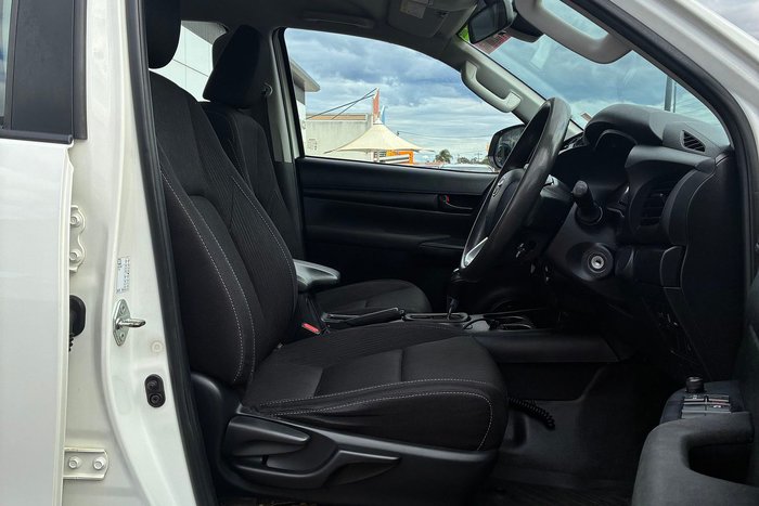 2023 Toyota Hilux SR