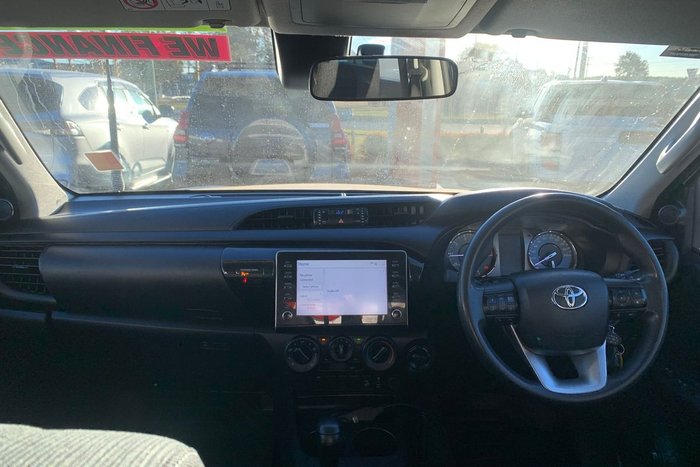 2023 Toyota Hilux SR