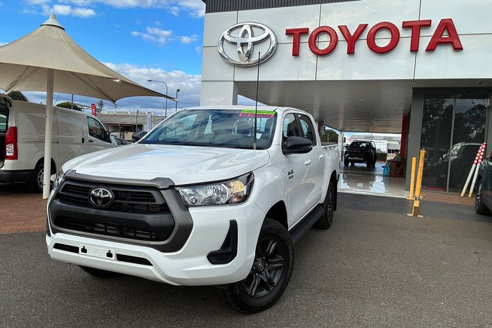 2023 Toyota Hilux SR