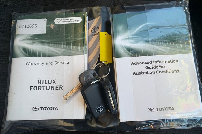 2023 Toyota Hilux SR