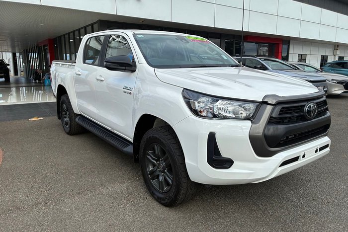 2023 Toyota Hilux SR