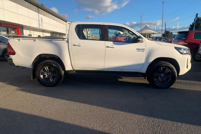 2023 Toyota Hilux SR