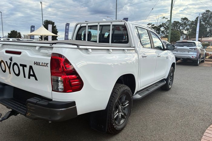 2023 Toyota Hilux SR