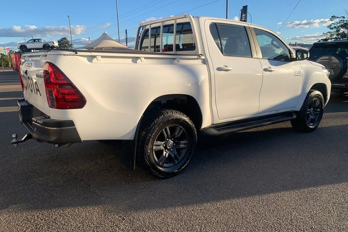 2023 Toyota Hilux SR