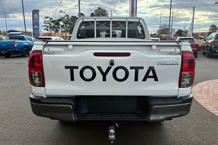2023 Toyota Hilux SR