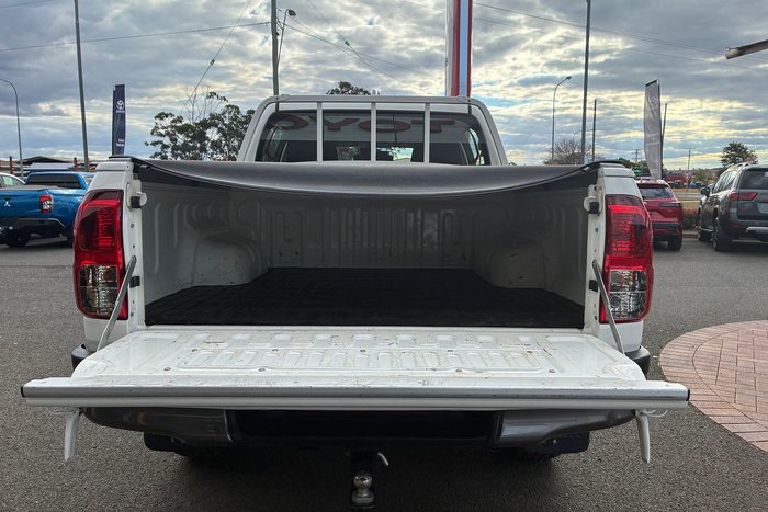 2023 Toyota Hilux SR