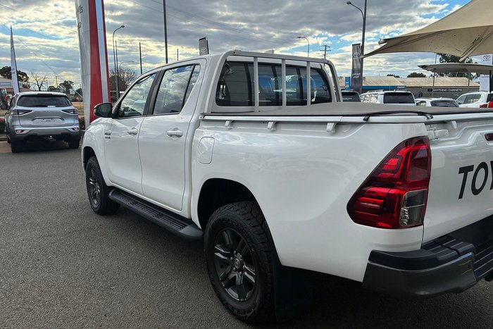 2023 Toyota Hilux SR