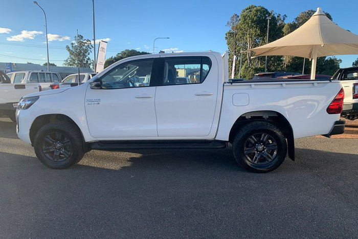 2023 Toyota Hilux SR