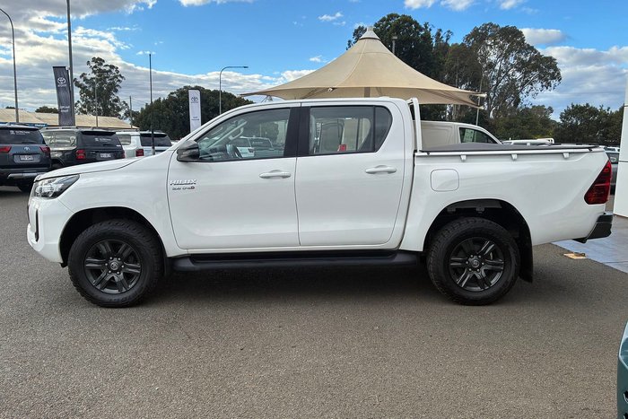 2023 Toyota Hilux SR