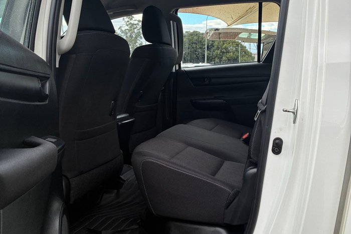 2023 Toyota Hilux SR