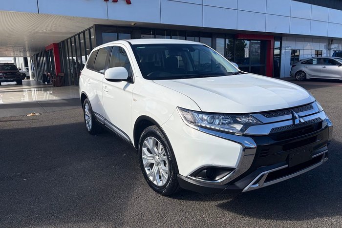 2021 Mitsubishi Outlander ES