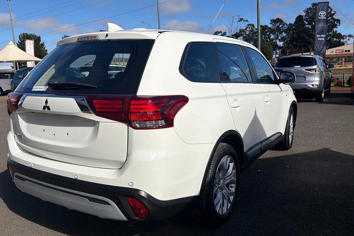 2021 Mitsubishi Outlander ES