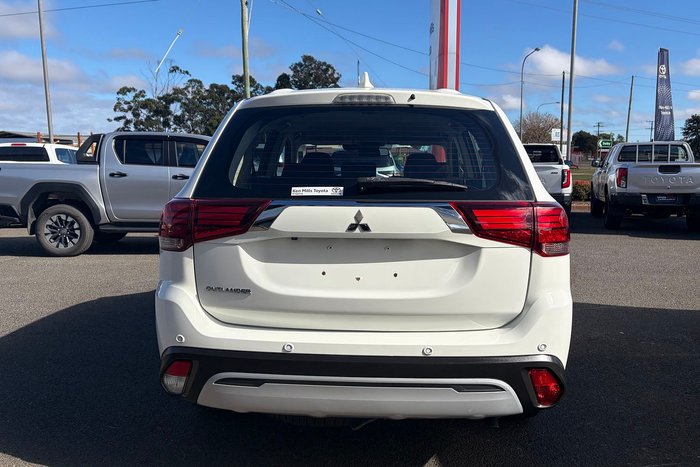 2021 Mitsubishi Outlander ES