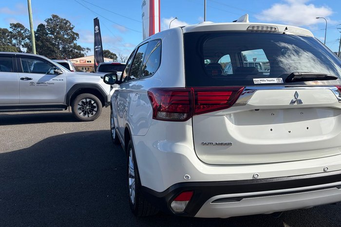 2021 Mitsubishi Outlander ES