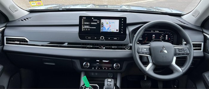 2026 Mitsubishi Outlander ES