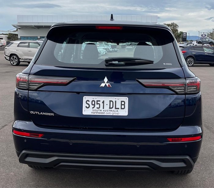 2026 Mitsubishi Outlander ES