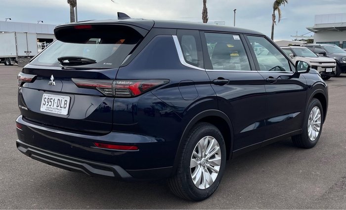 2026 Mitsubishi Outlander ES