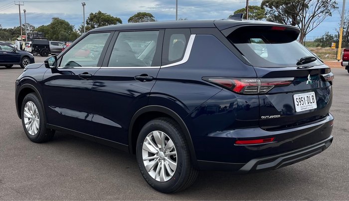 2026 Mitsubishi Outlander ES