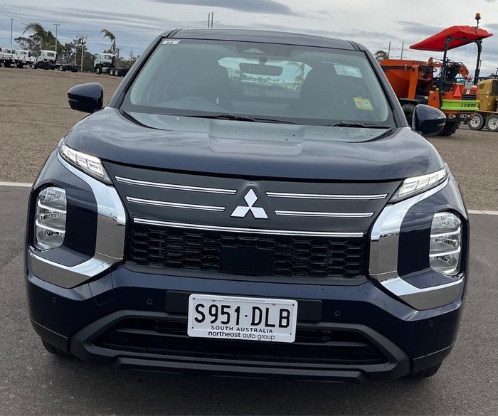 2026 Mitsubishi Outlander ES