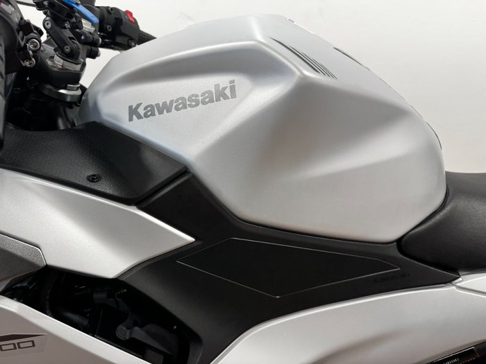 2024 Kawasaki NINJA 500 WHITE
