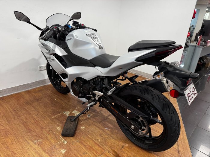 2024 Kawasaki NINJA 500 WHITE