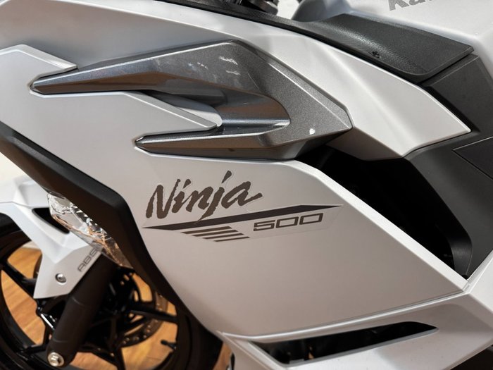 2024 Kawasaki NINJA 500 WHITE