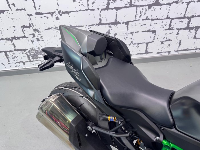 2025 Kawasaki Ninja H2 (ZX1002J) Ninja H2 Grey