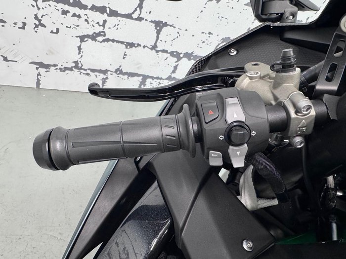 2025 Kawasaki Ninja H2 (ZX1002J) Ninja H2 Grey