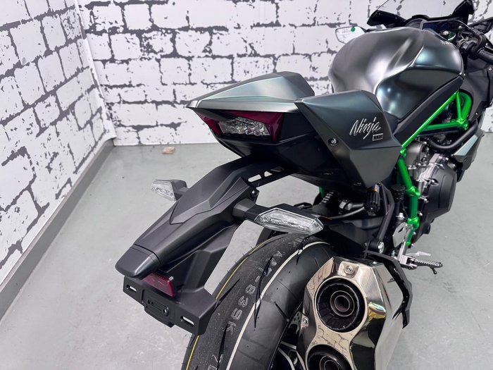 2025 Kawasaki Ninja H2 (ZX1002J) Ninja H2 Grey